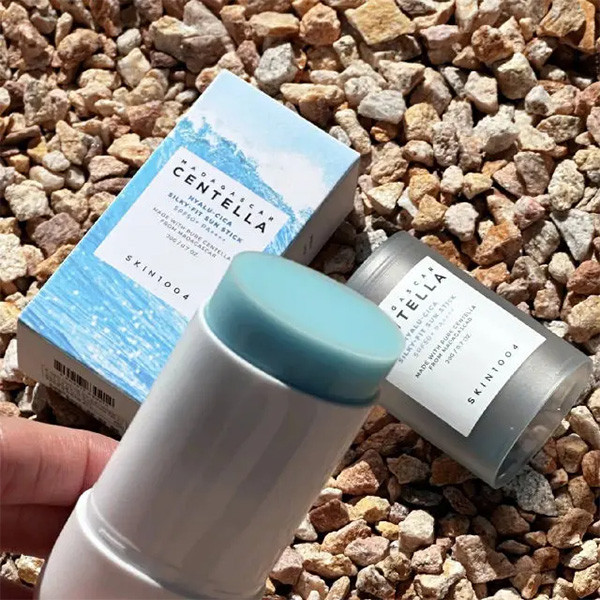 ضد آفتاب استیکی سنتلا Centella Hyalu Cica Water Fit Sun Stick Spf 50